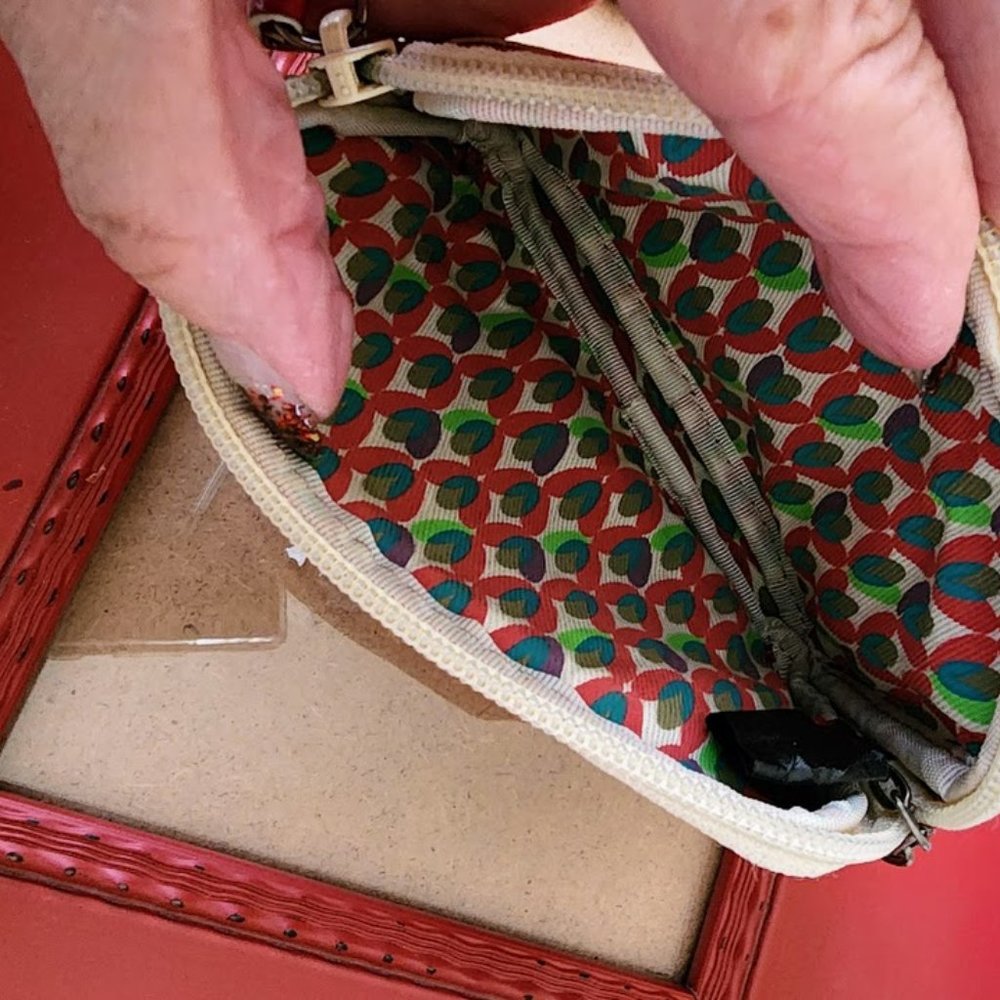 Red Fossil Wallet - image 8